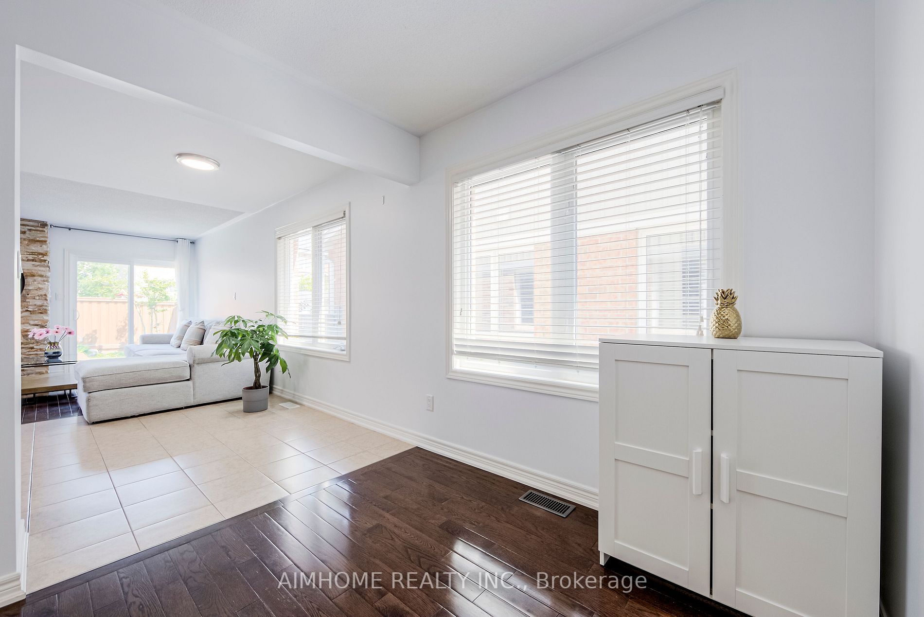34 Meadowhawk Trail