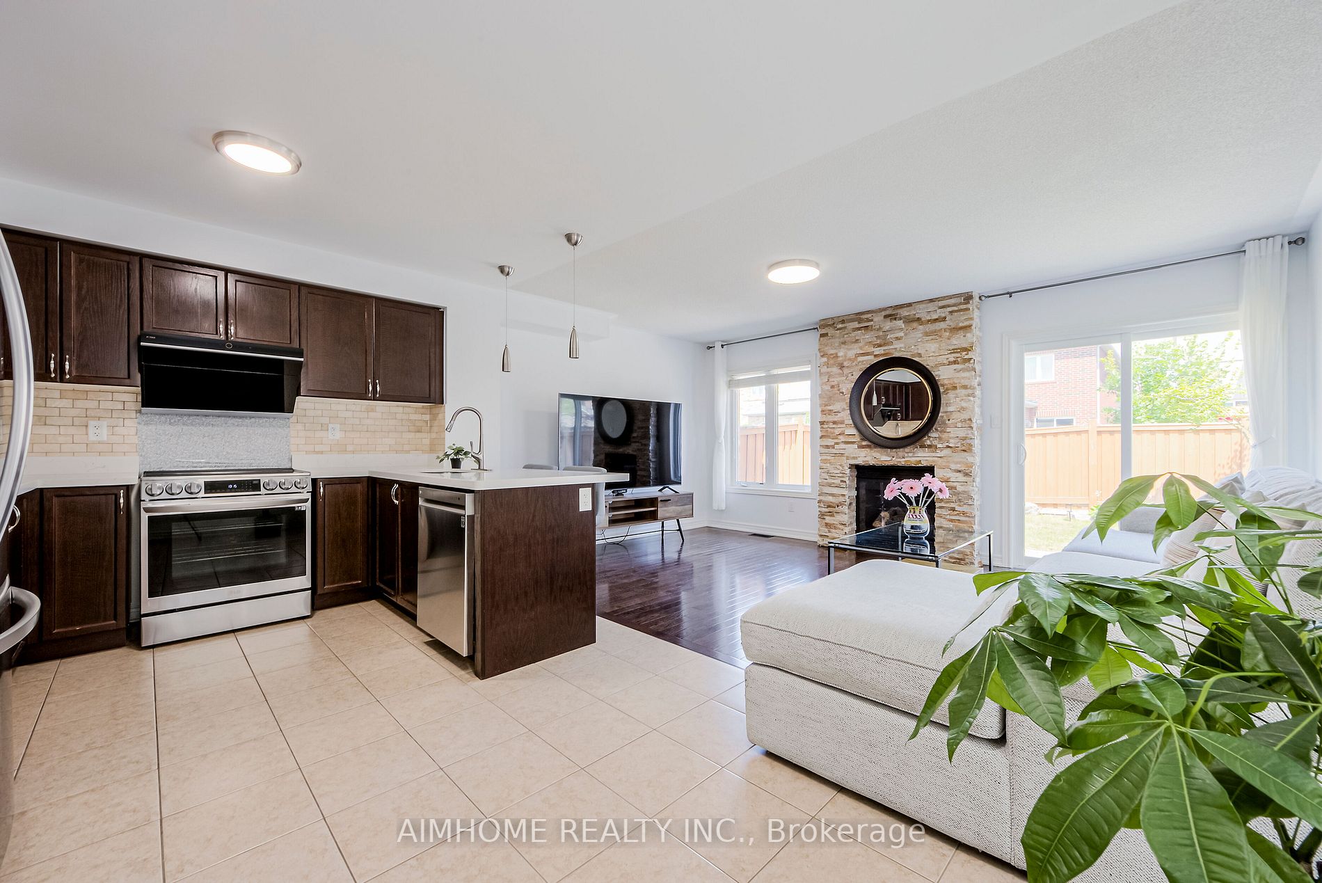 34 Meadowhawk Trail