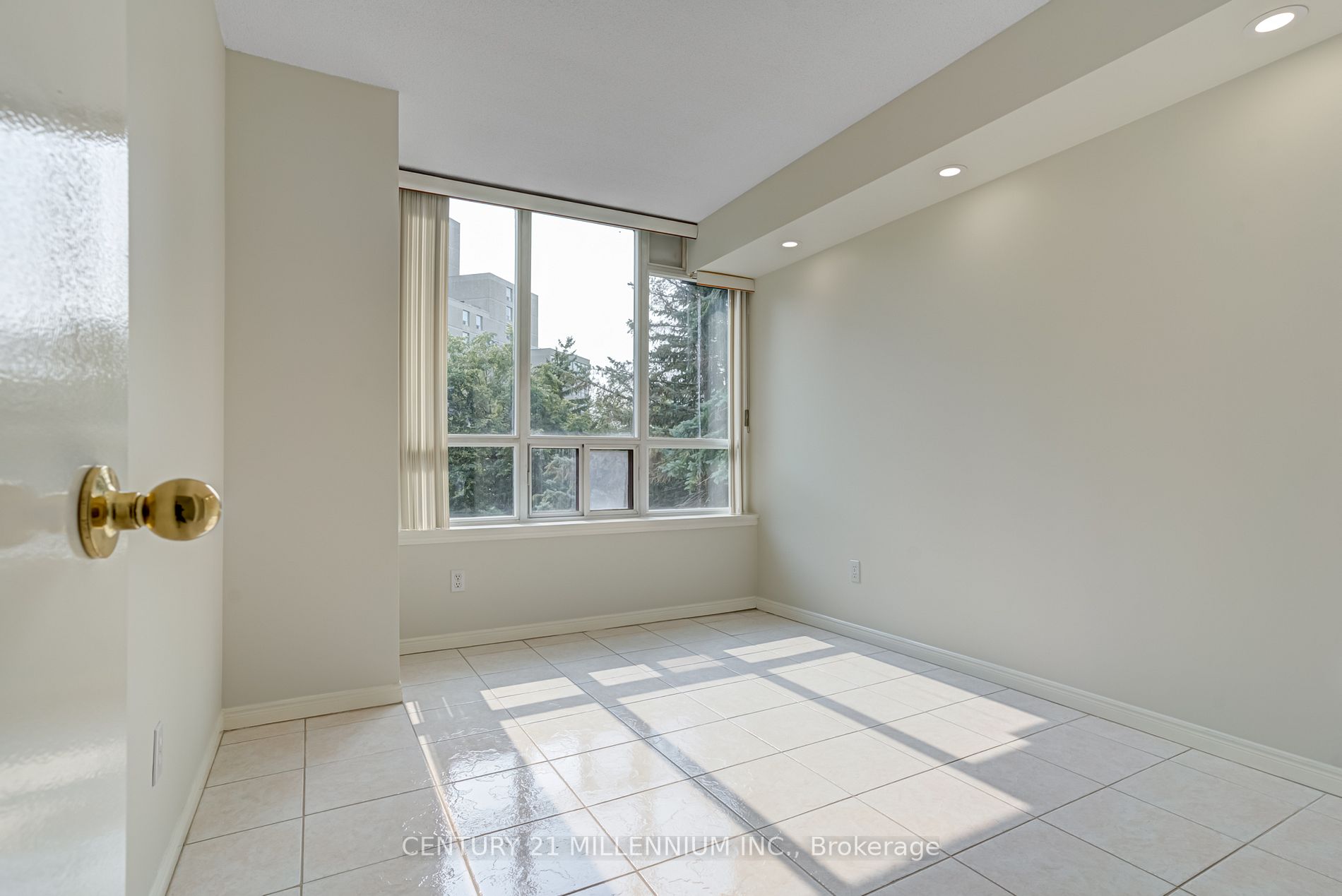 81 Townsgate Dr, #211