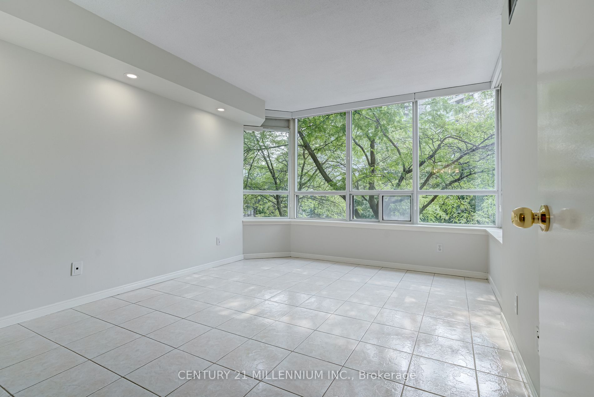 81 Townsgate Dr, #211