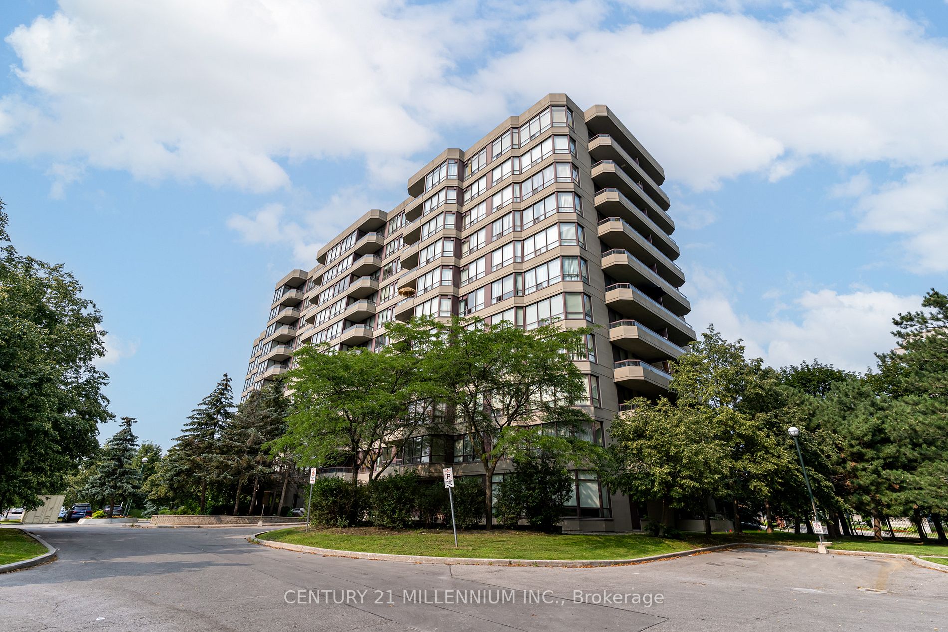 81 Townsgate Dr, #211