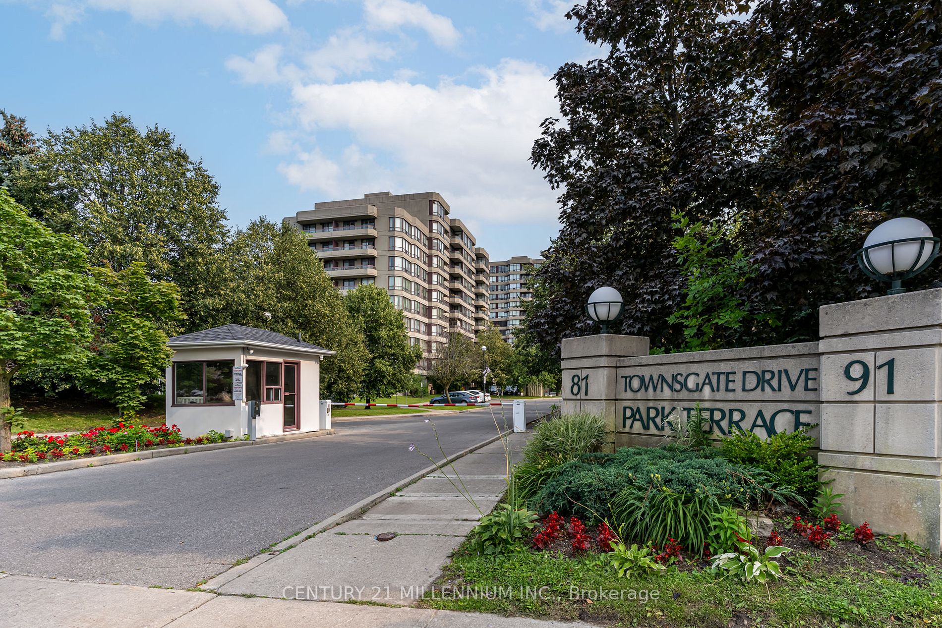 81 Townsgate Dr, #211