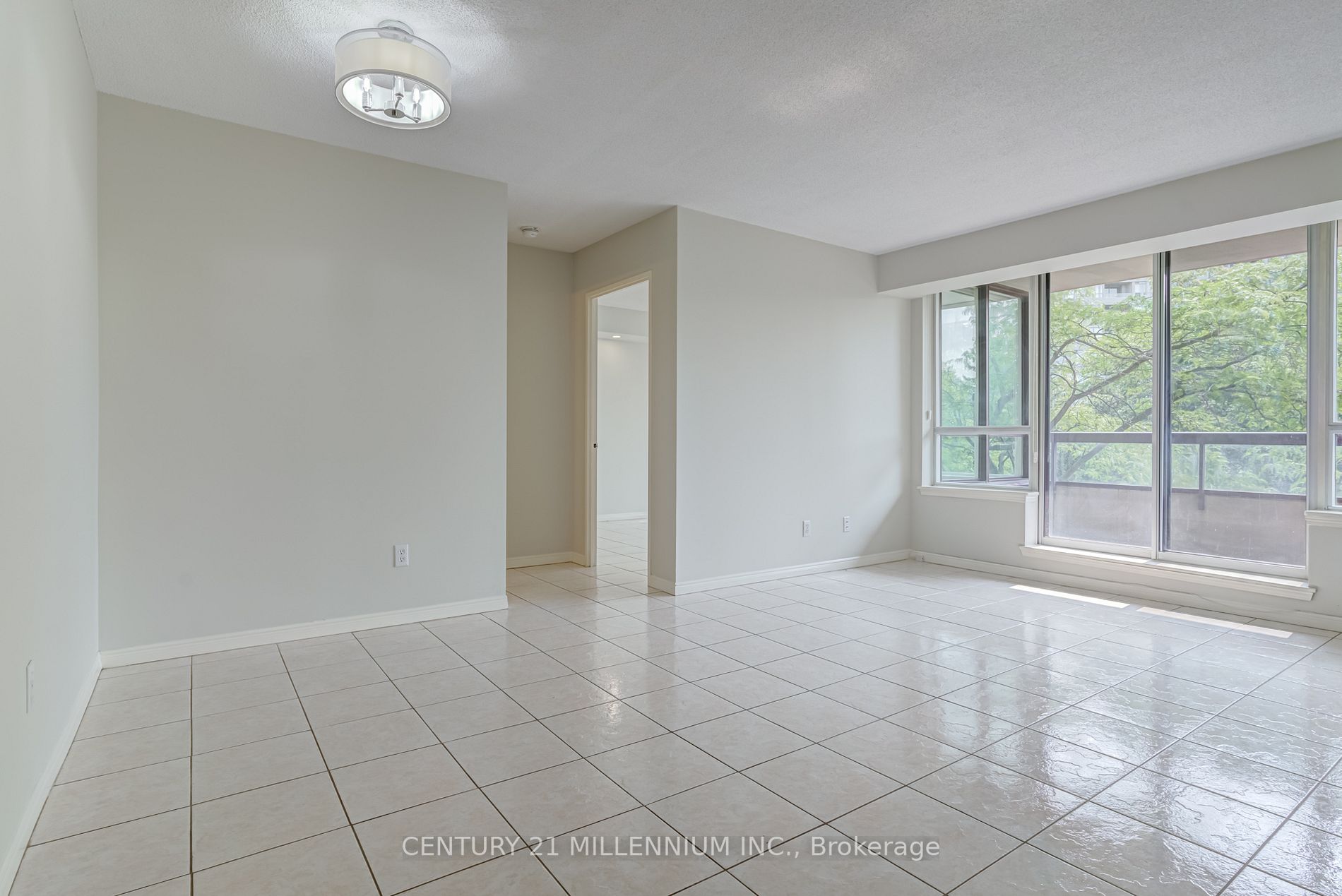 81 Townsgate Dr, #211