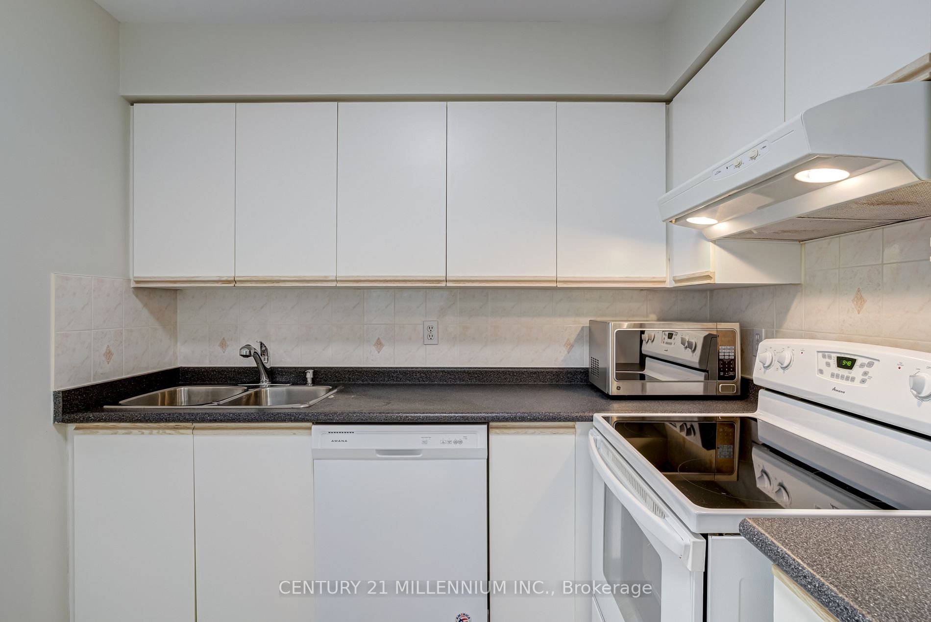 81 Townsgate Dr, #211