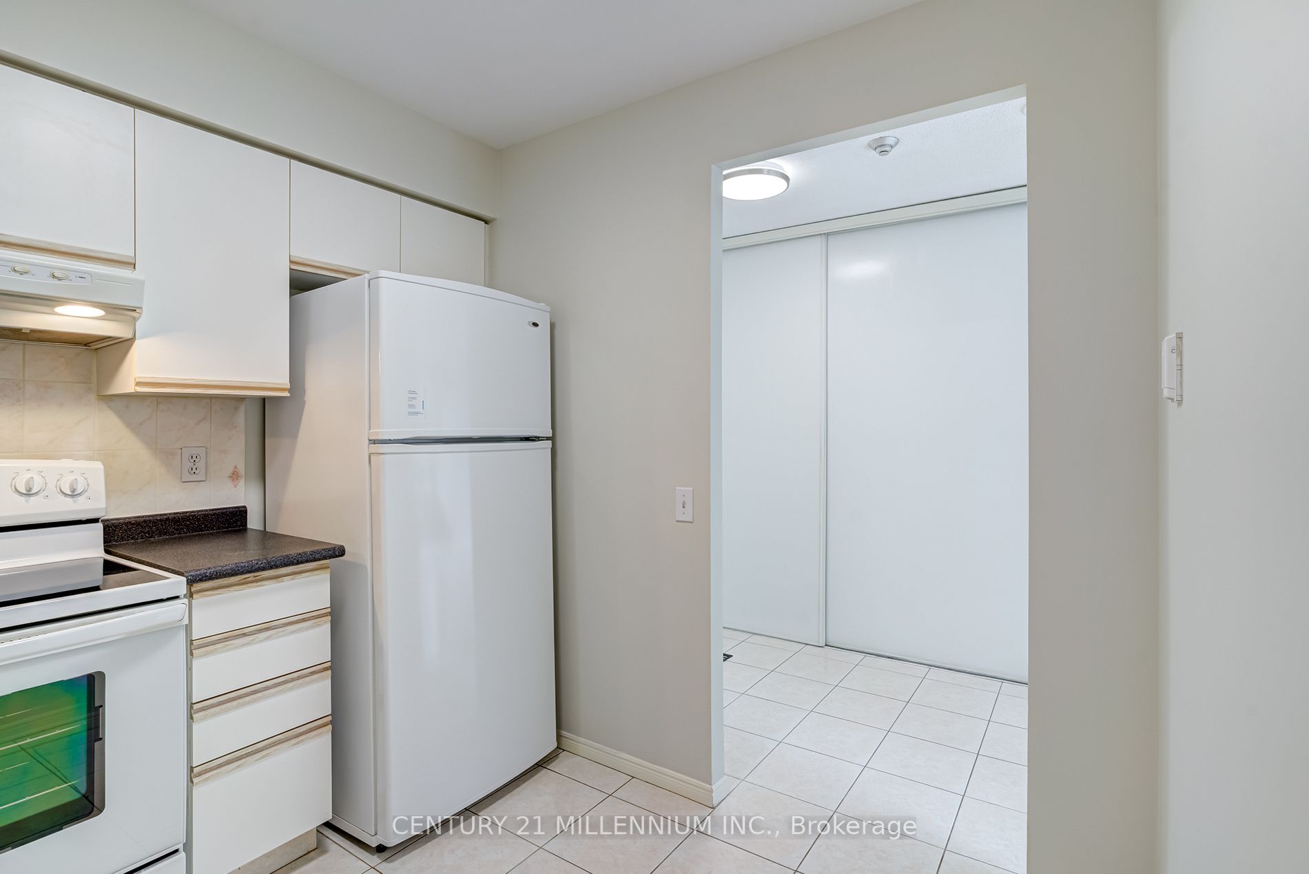 81 Townsgate Dr, #211