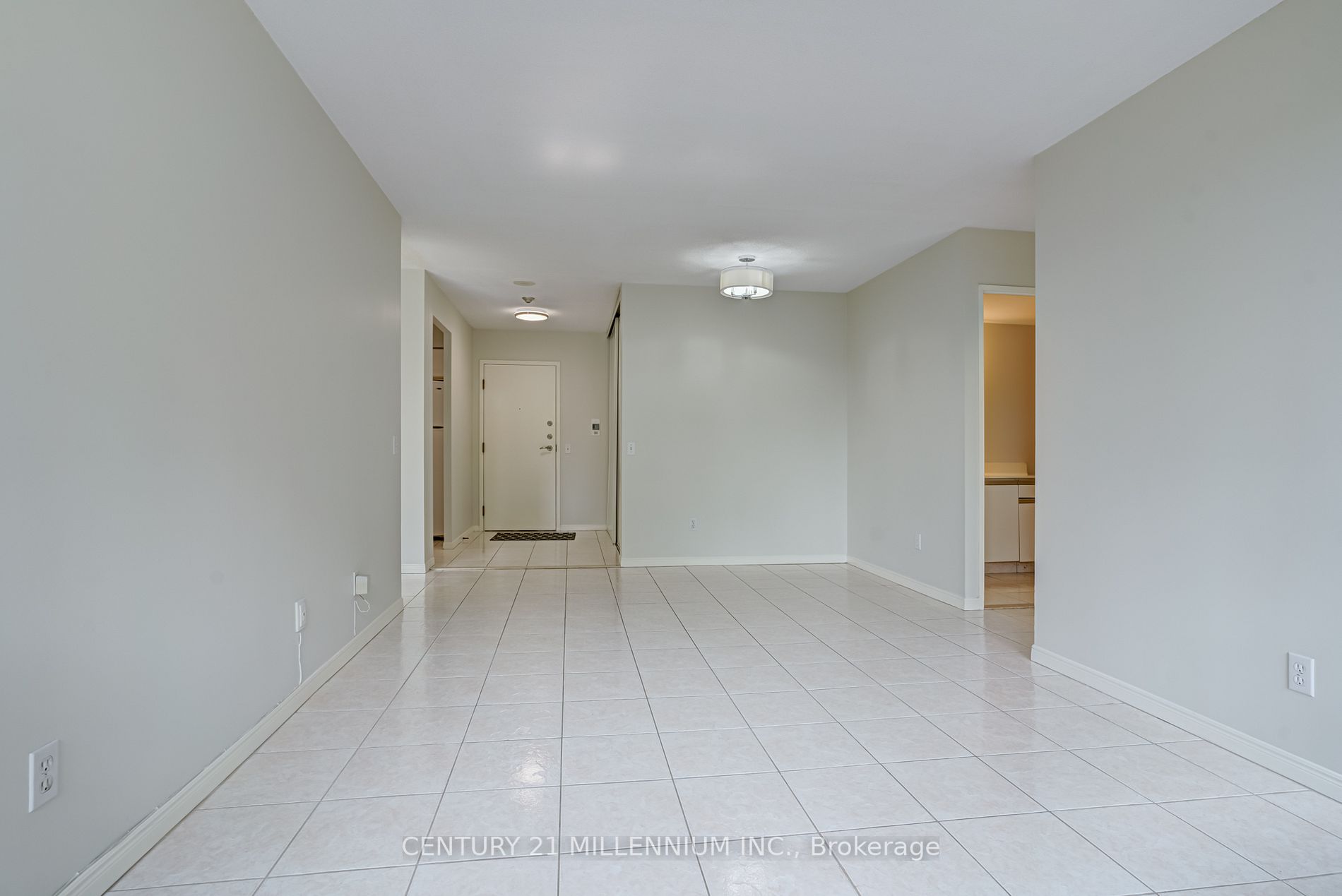81 Townsgate Dr, #211