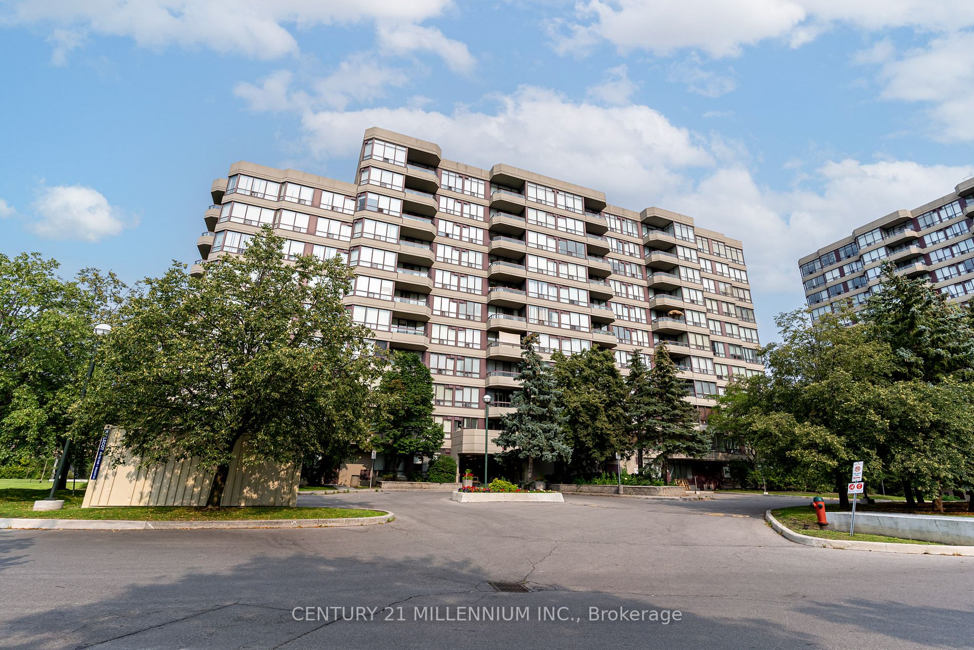 81 Townsgate Dr, #211
