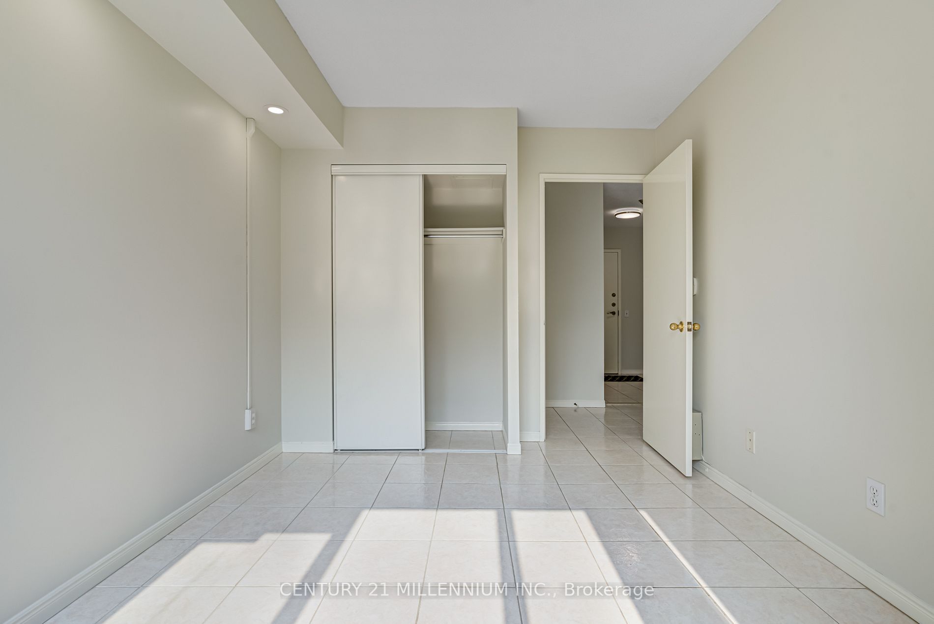 81 Townsgate Dr, #211