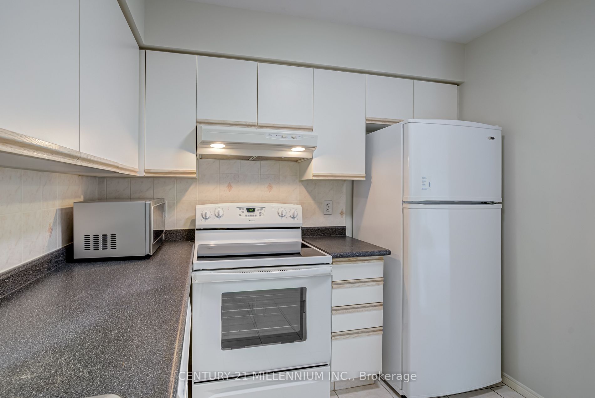 81 Townsgate Dr, #211
