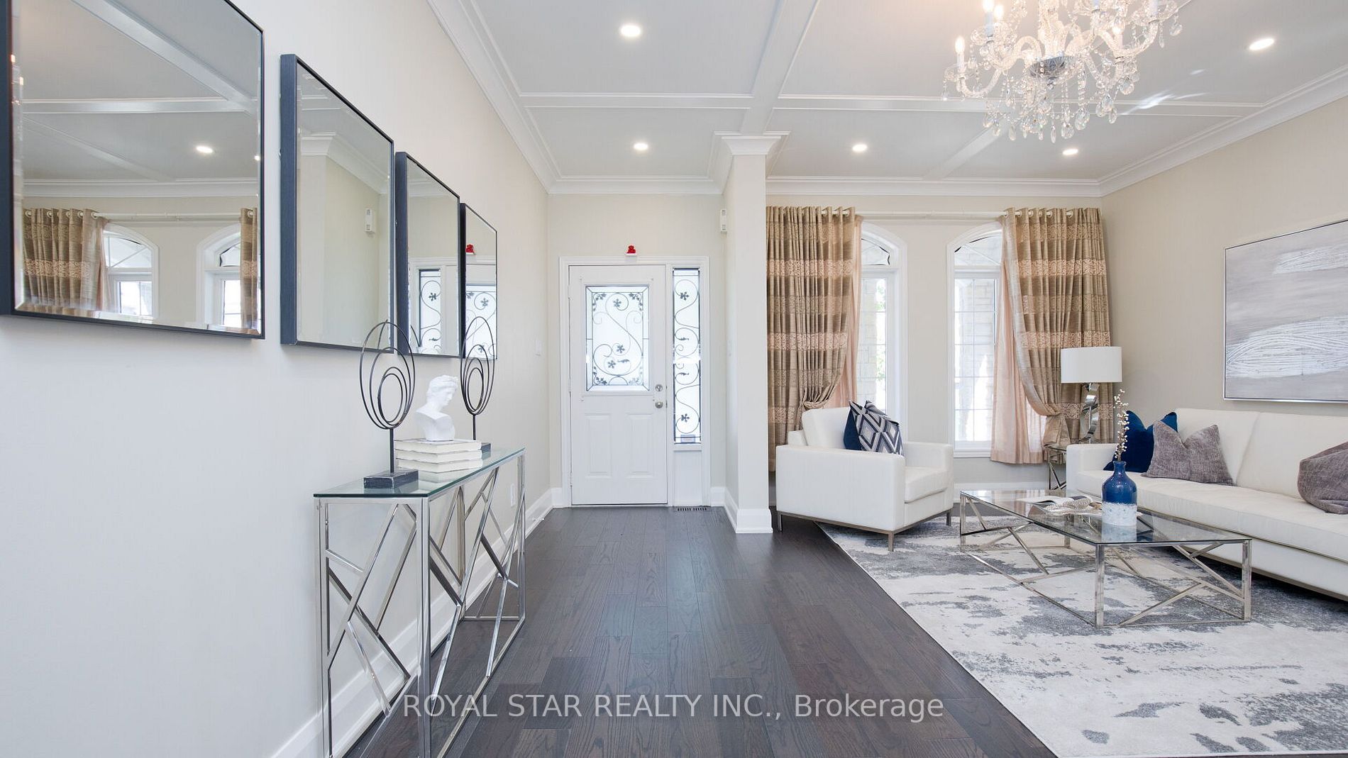 123 Royview Cres