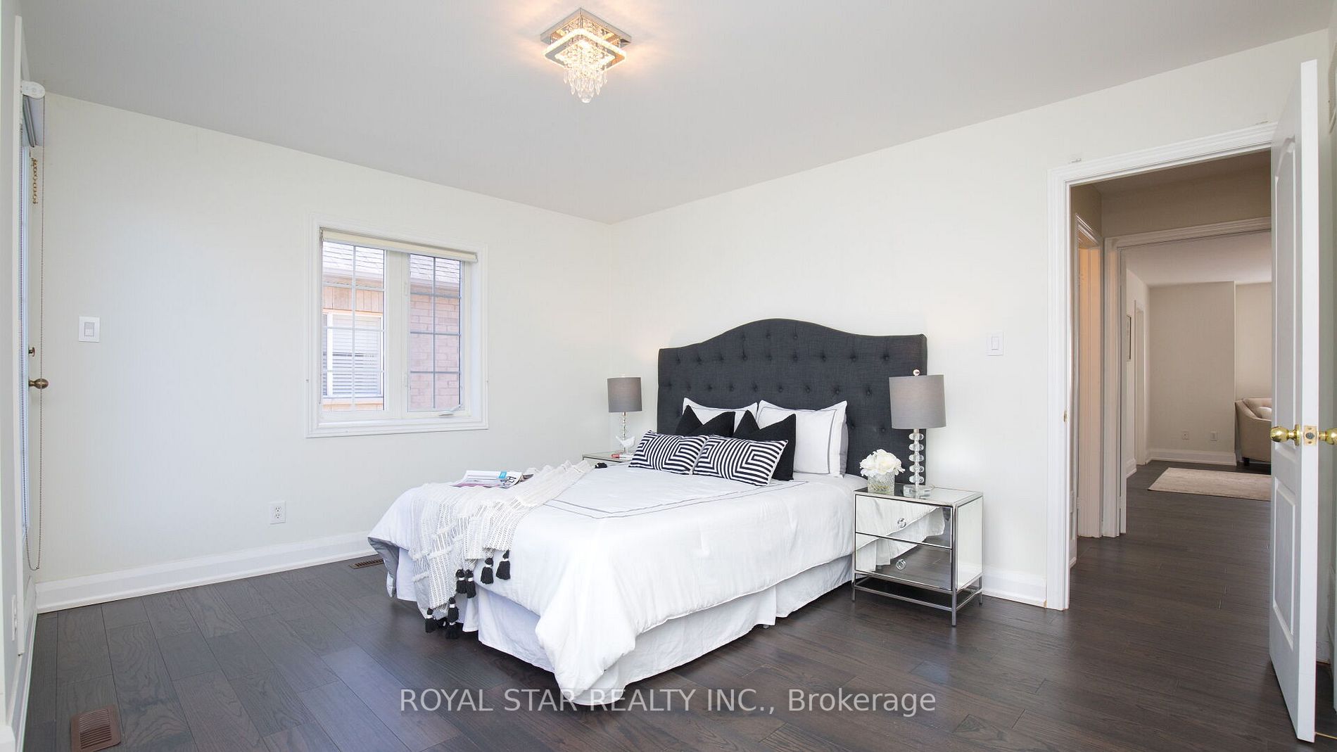 123 Royview Cres