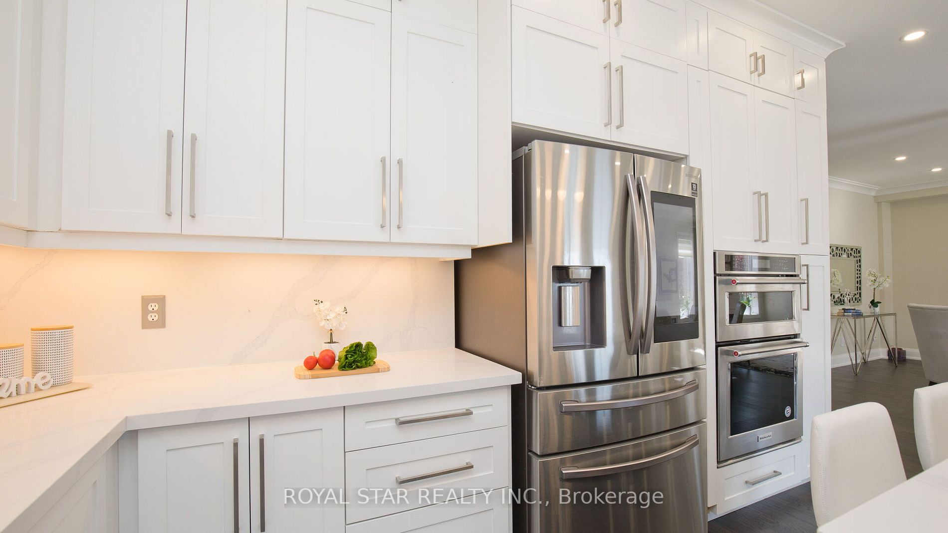 123 Royview Cres