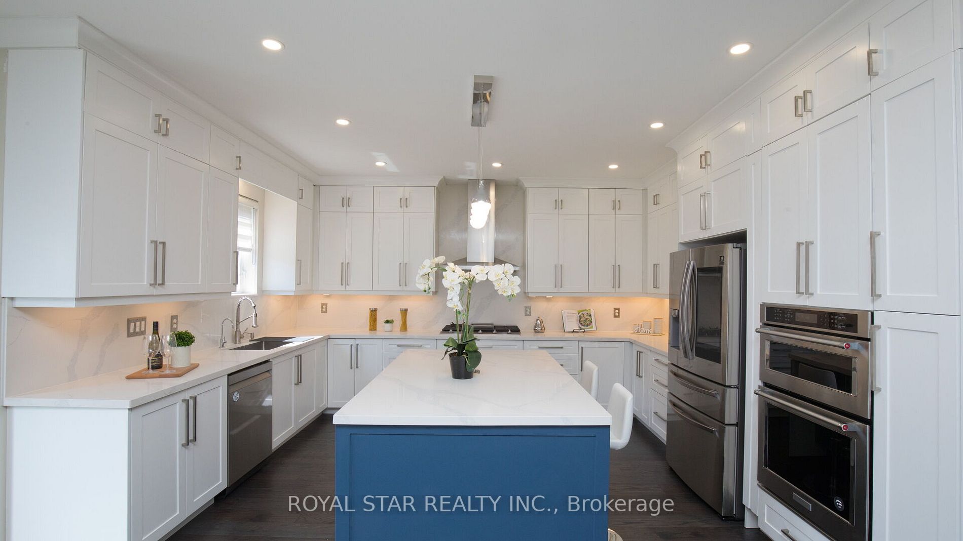 123 Royview Cres