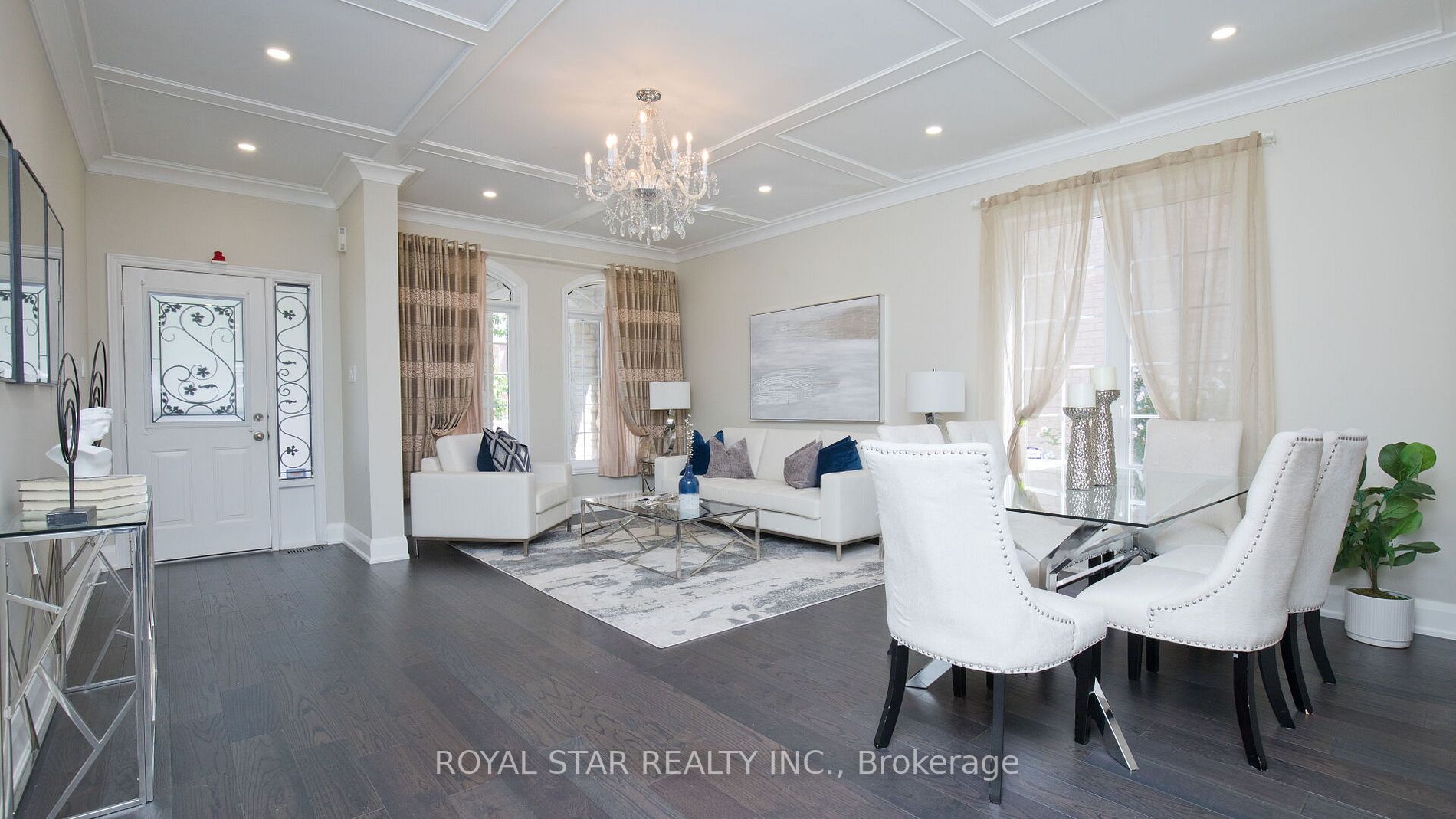 123 Royview Cres