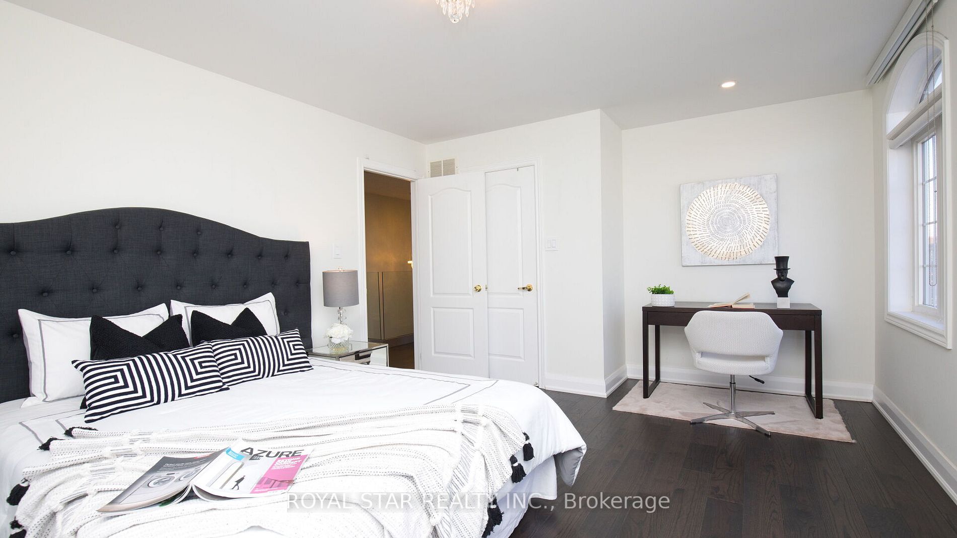 123 Royview Cres