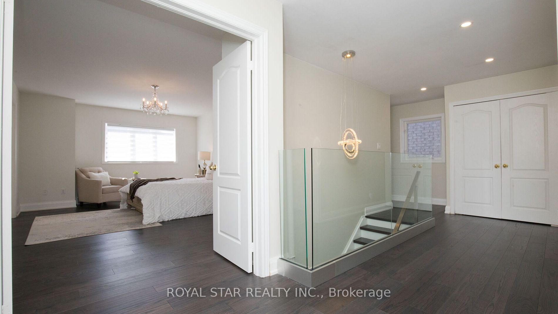 123 Royview Cres
