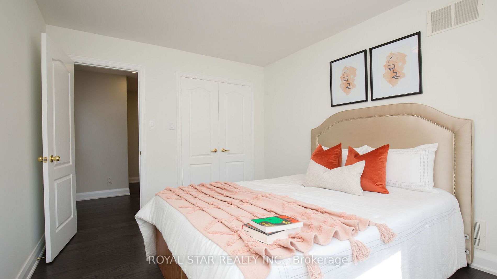 123 Royview Cres