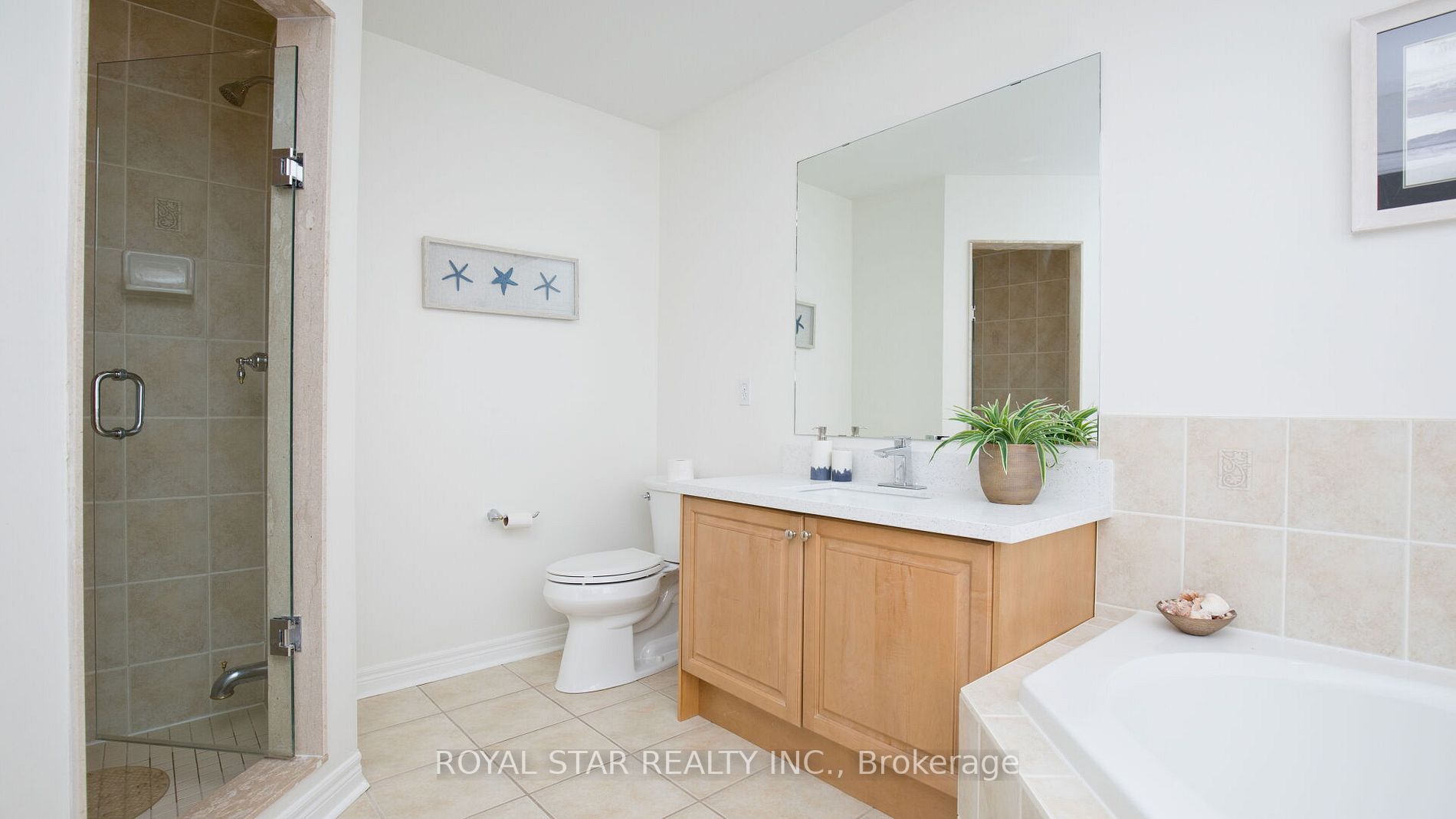 123 Royview Cres