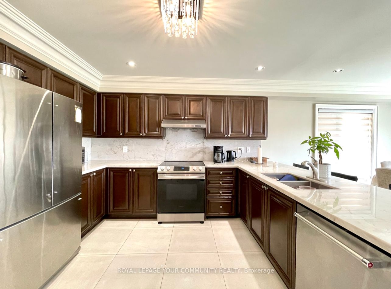 74 Royalpark Way