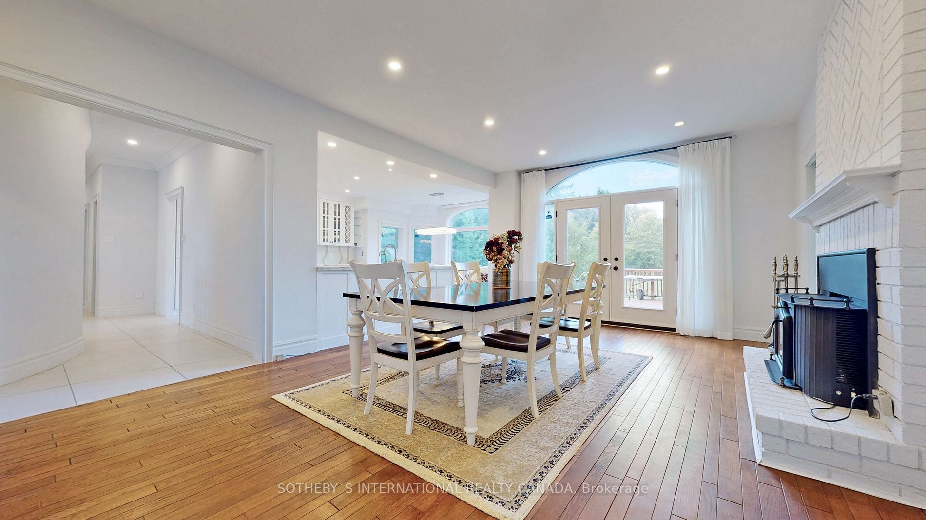 452 Feasby Rd