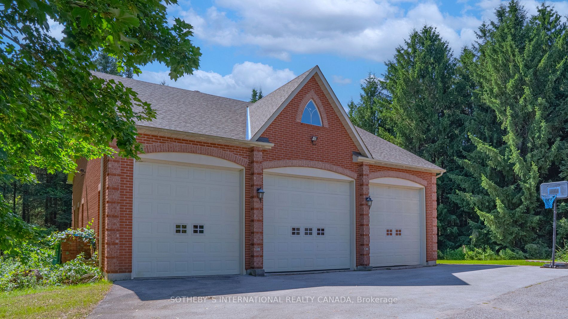 452 Feasby Rd