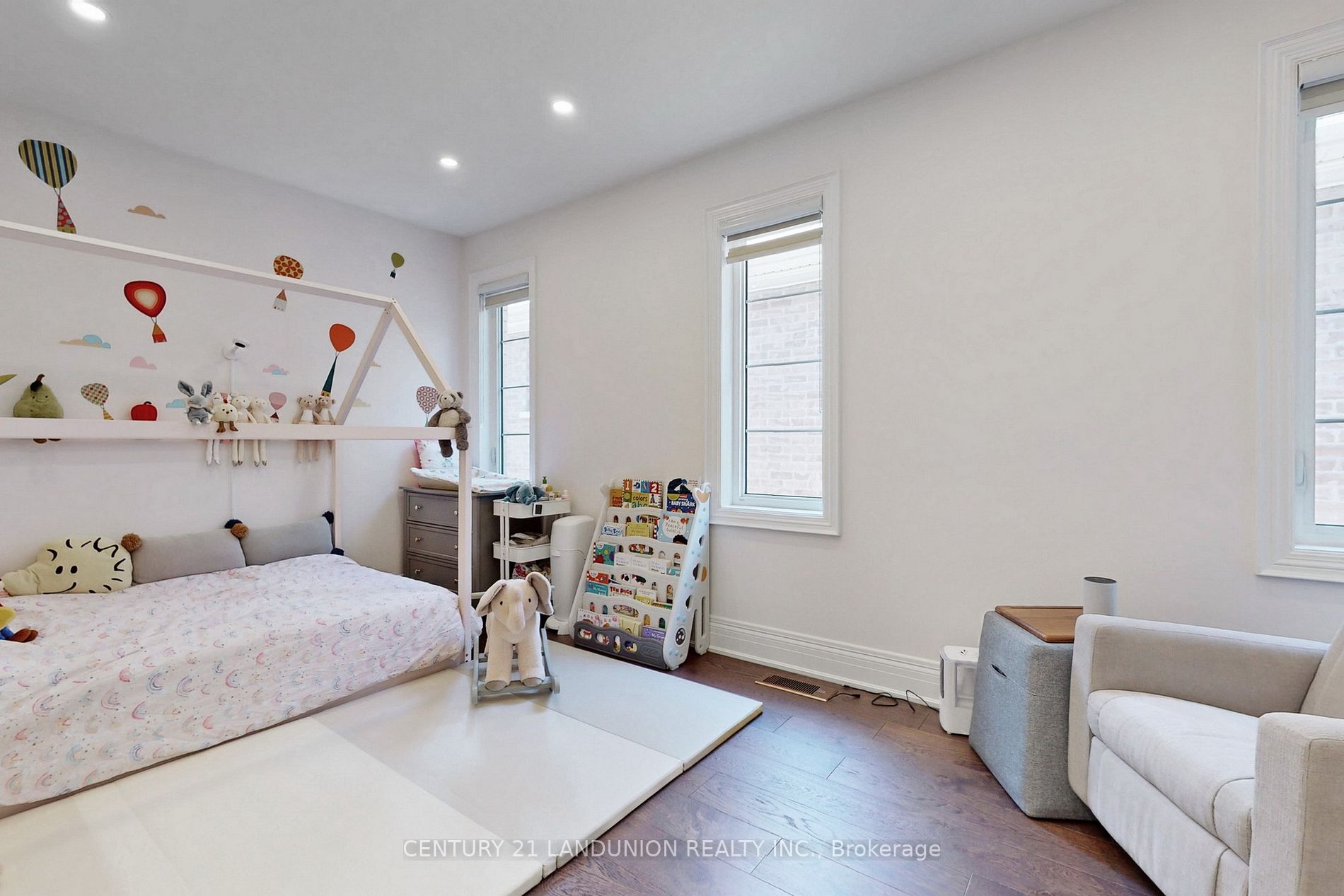 22 Conger St