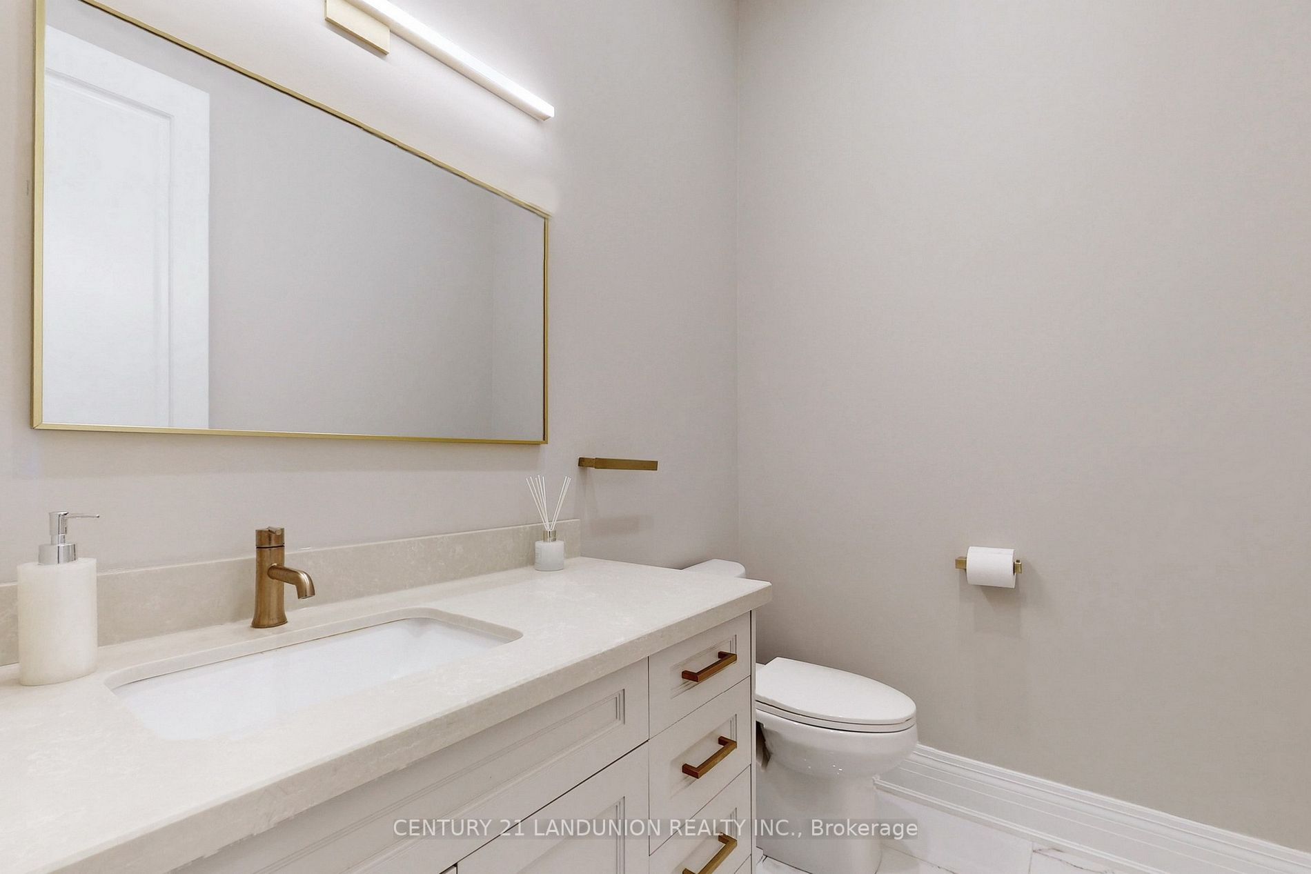 22 Conger St