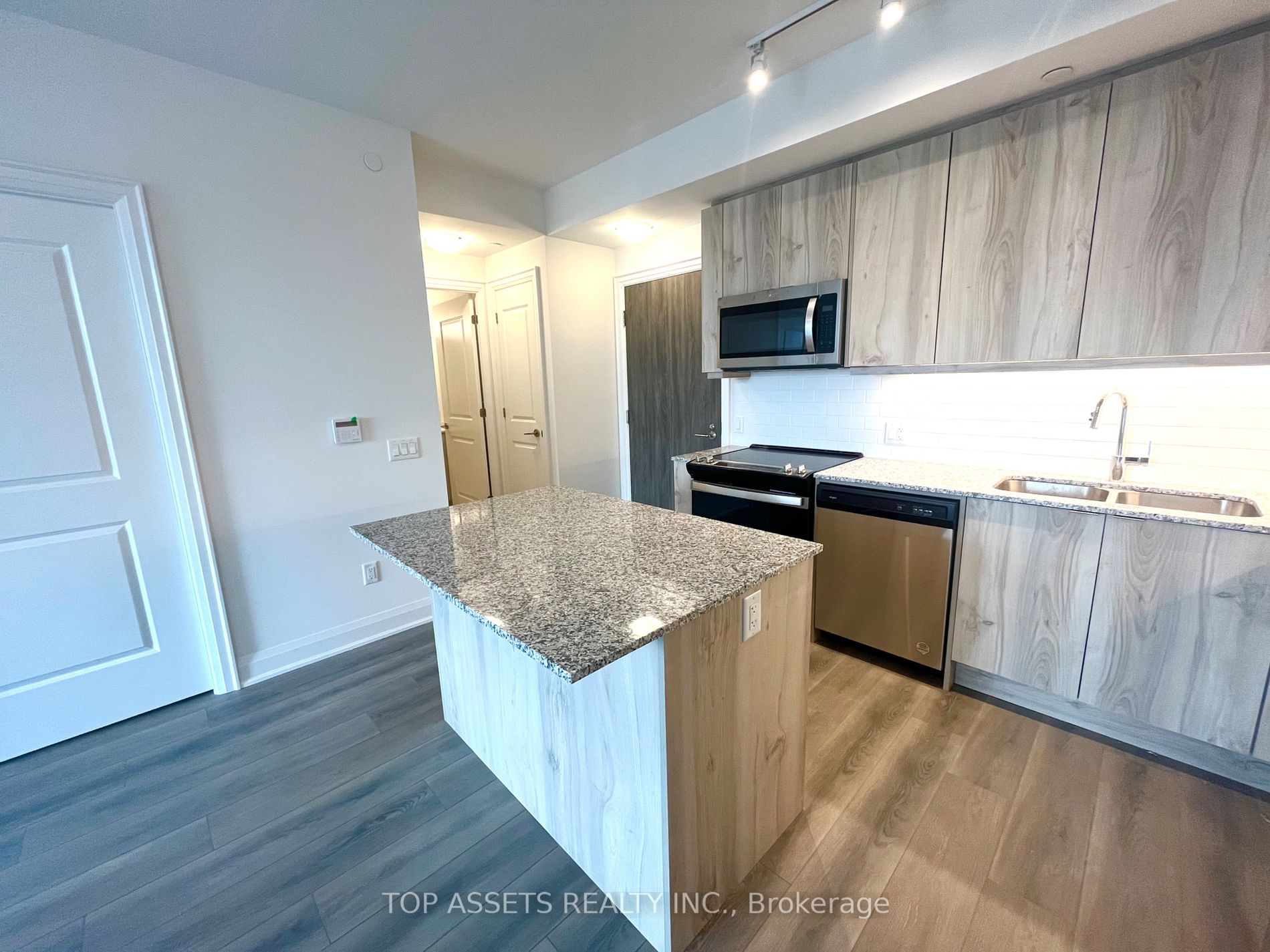 10 Gatineau Drive #1004