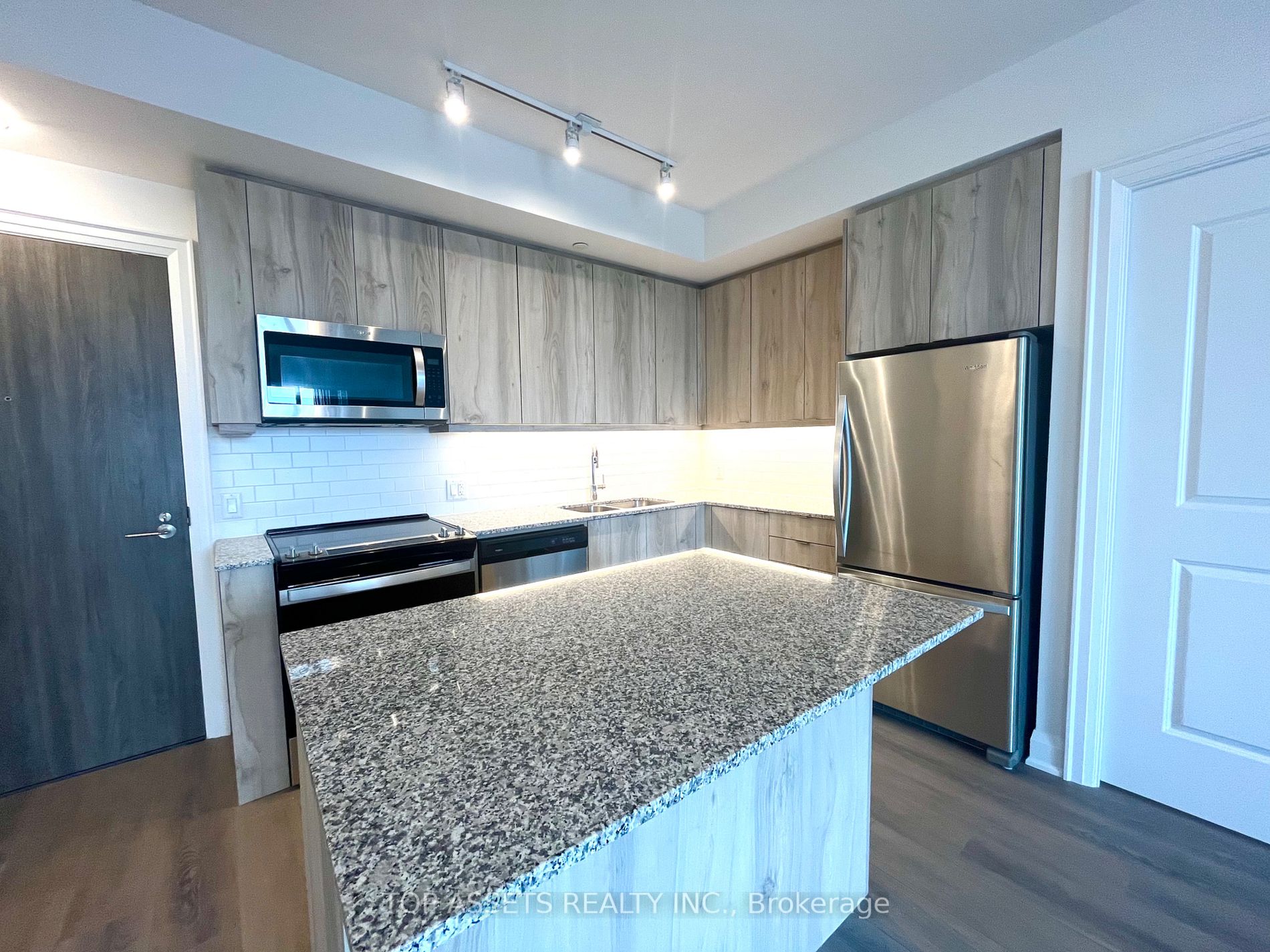 10 Gatineau Drive #1004