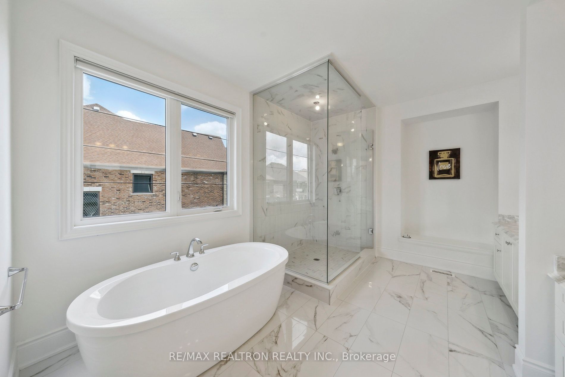 23 Cairns Gate
