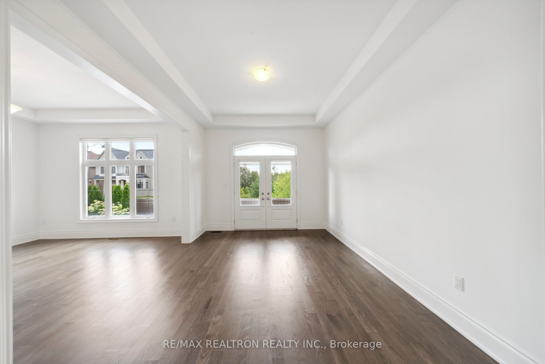23 Cairns Gate