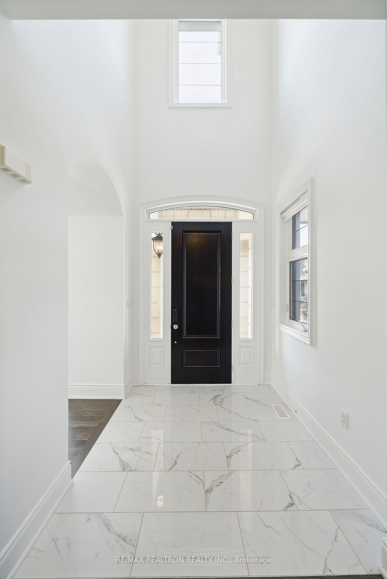 23 Cairns Gate