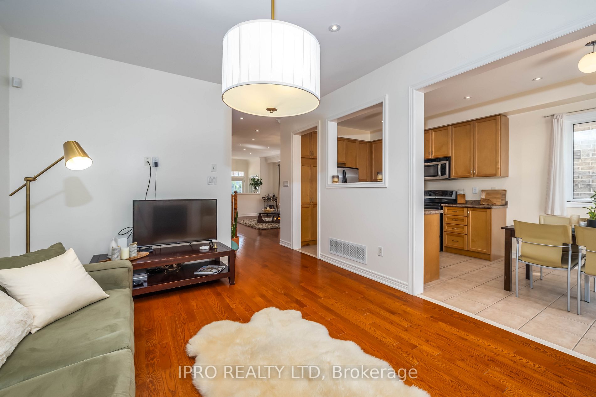 120 Canada Dr