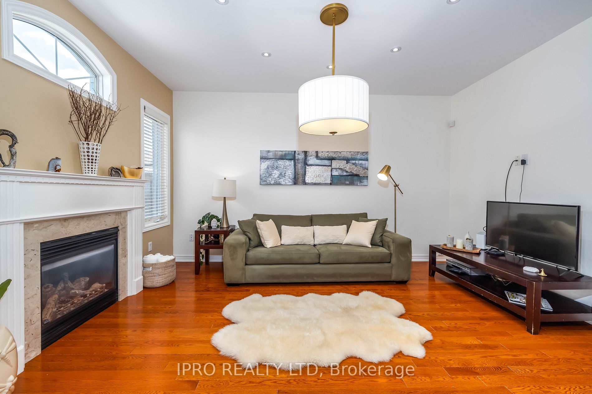 120 Canada Dr