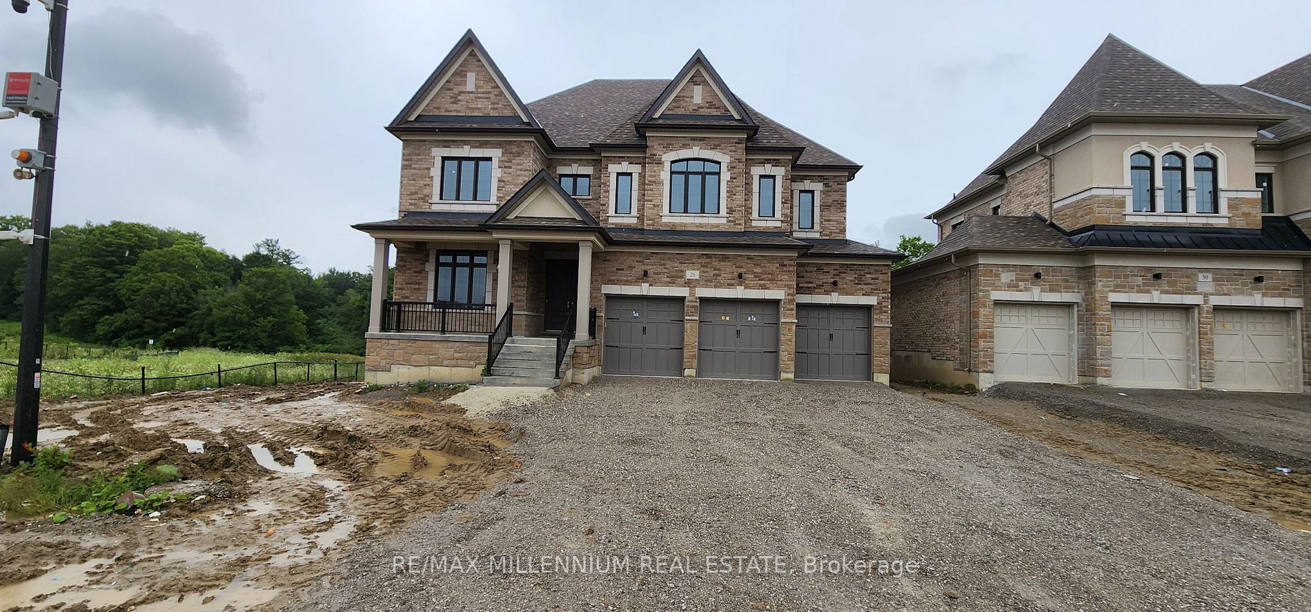 26 Enclave Crt