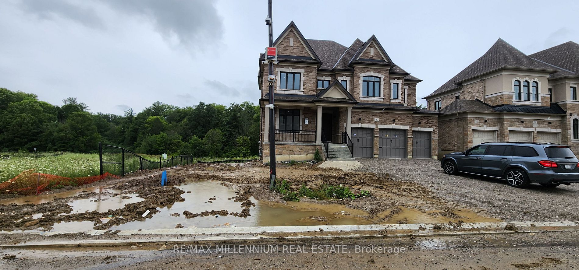 26 Enclave Crt