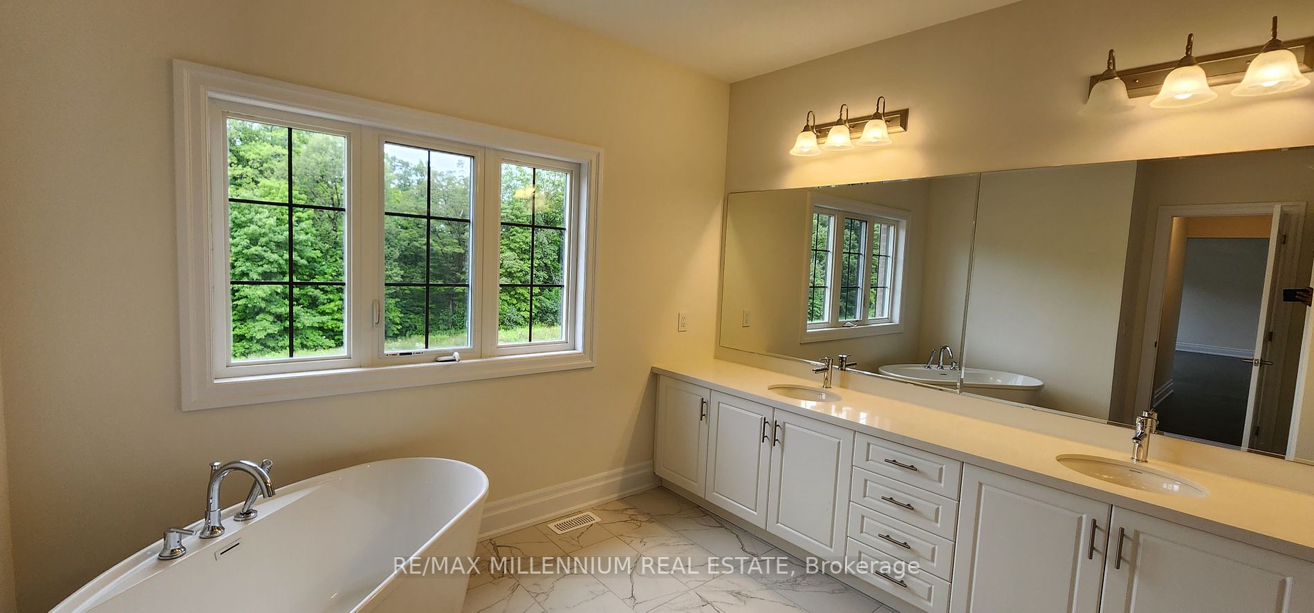26 Enclave Crt