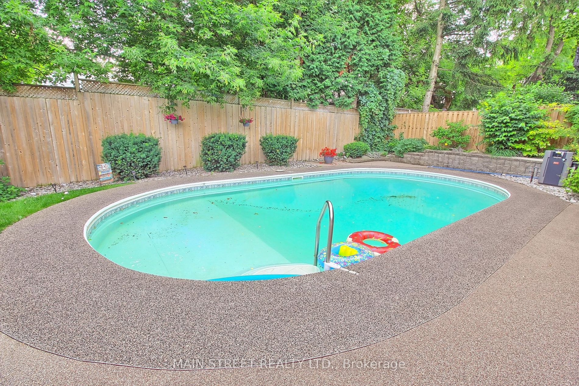 64 Cardinal Cres