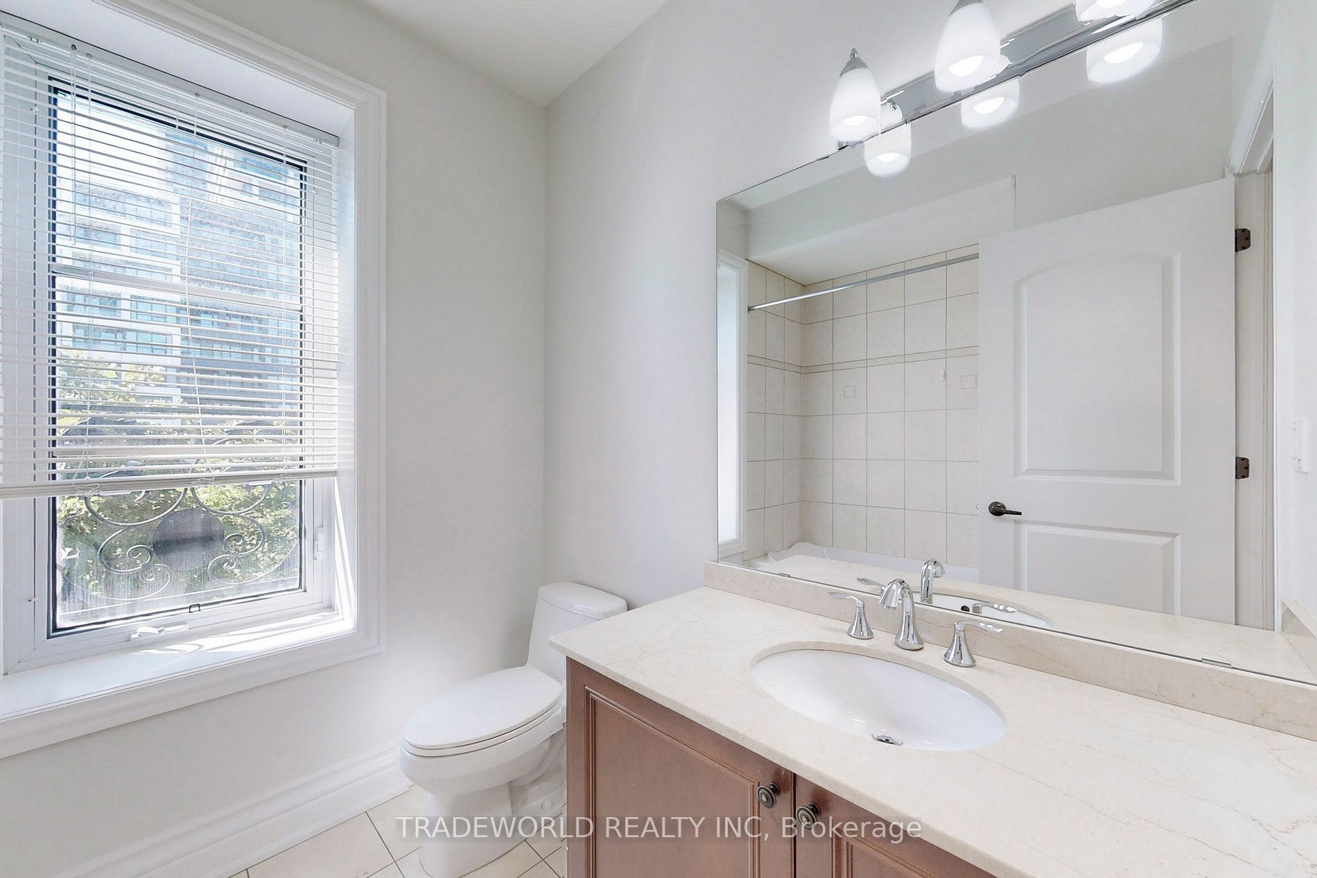 1 Verclaire Gate, #206