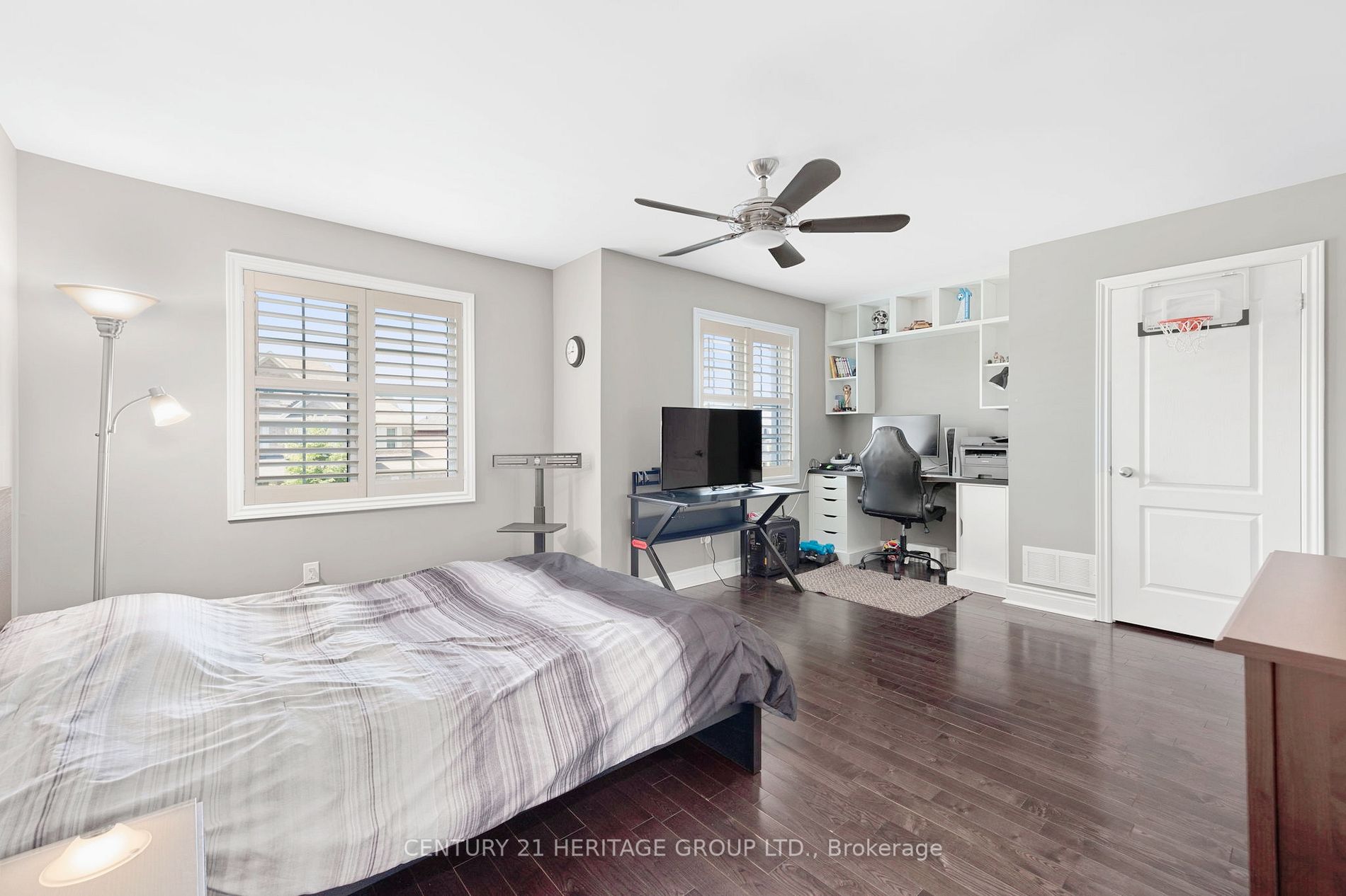923 Goring Circ