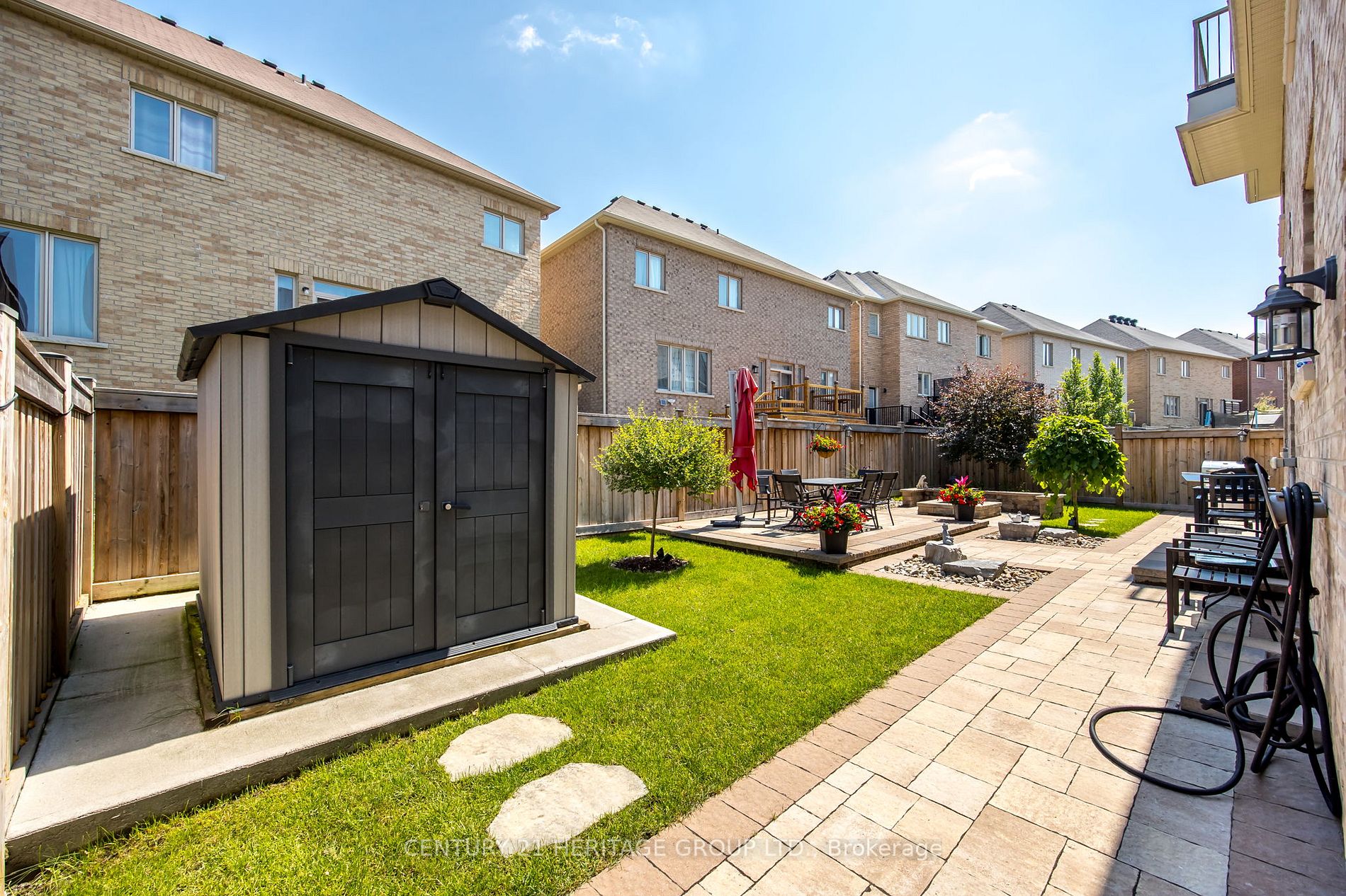 923 Goring Circ
