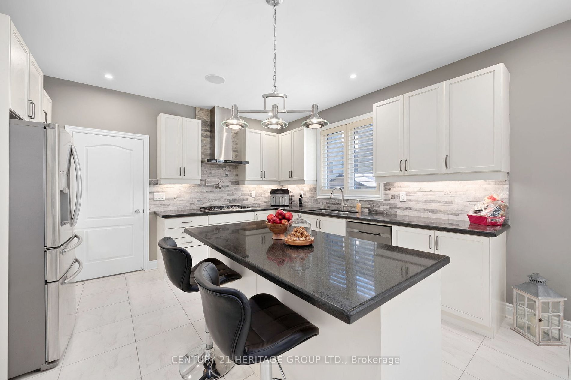 923 Goring Circ