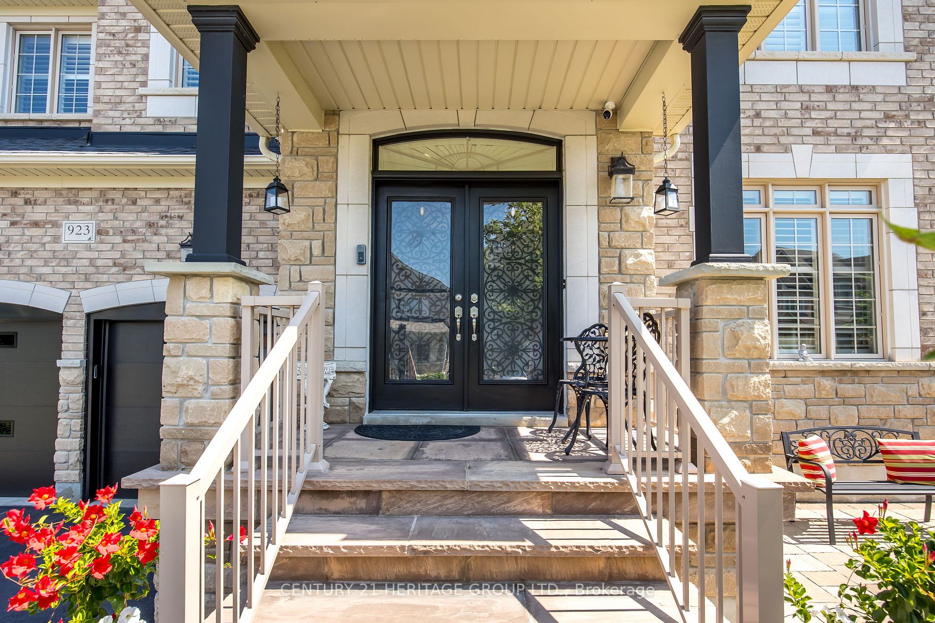 923 Goring Circ
