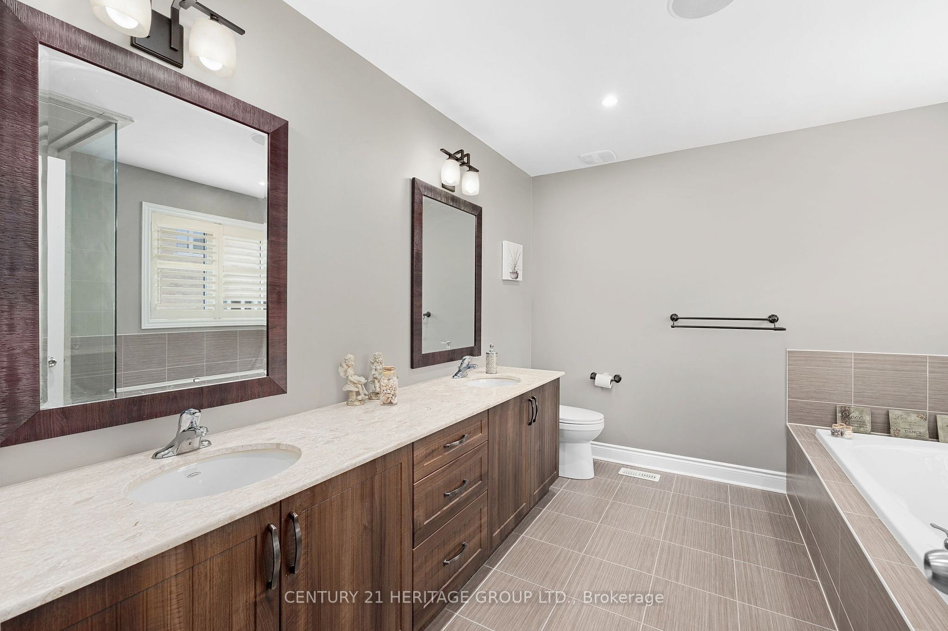 923 Goring Circ