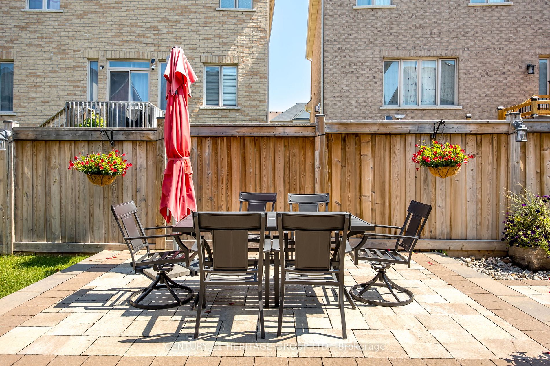 923 Goring Circ