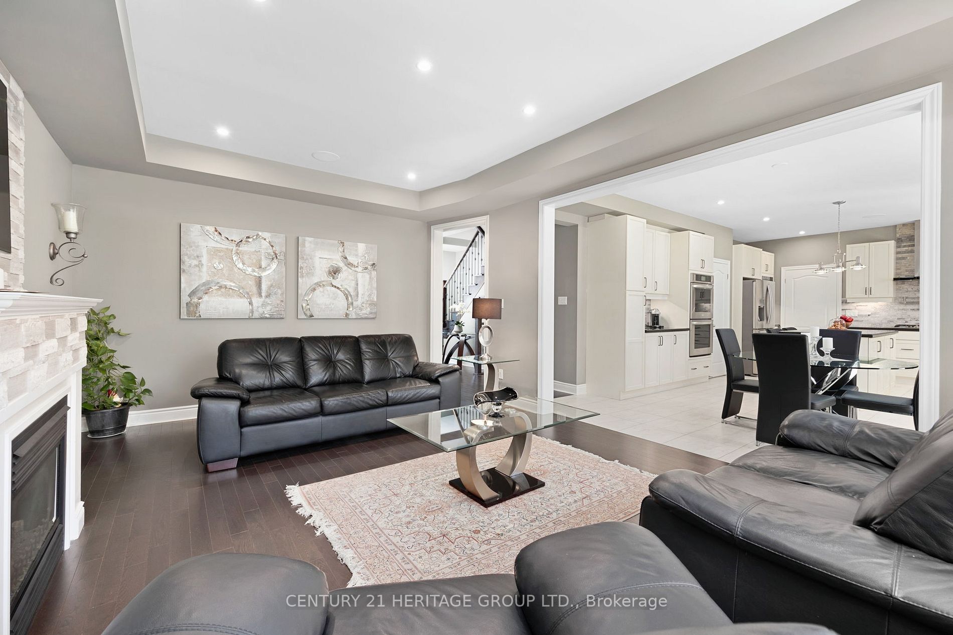 923 Goring Circ