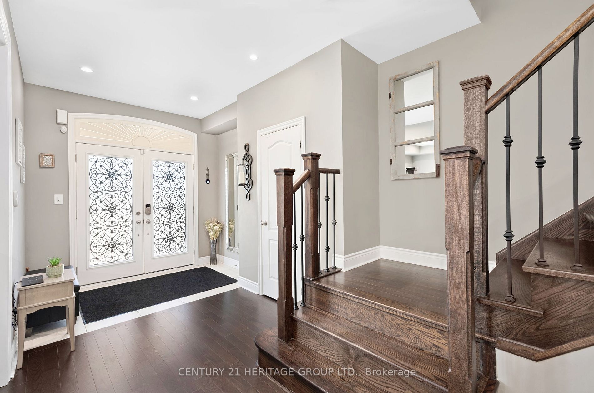 923 Goring Circ