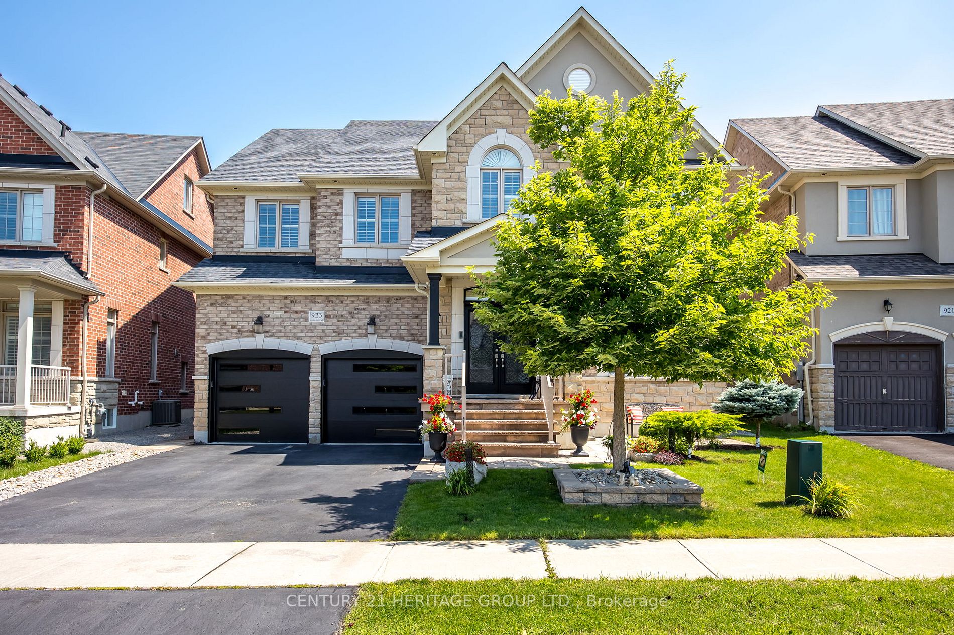 923 Goring Circ