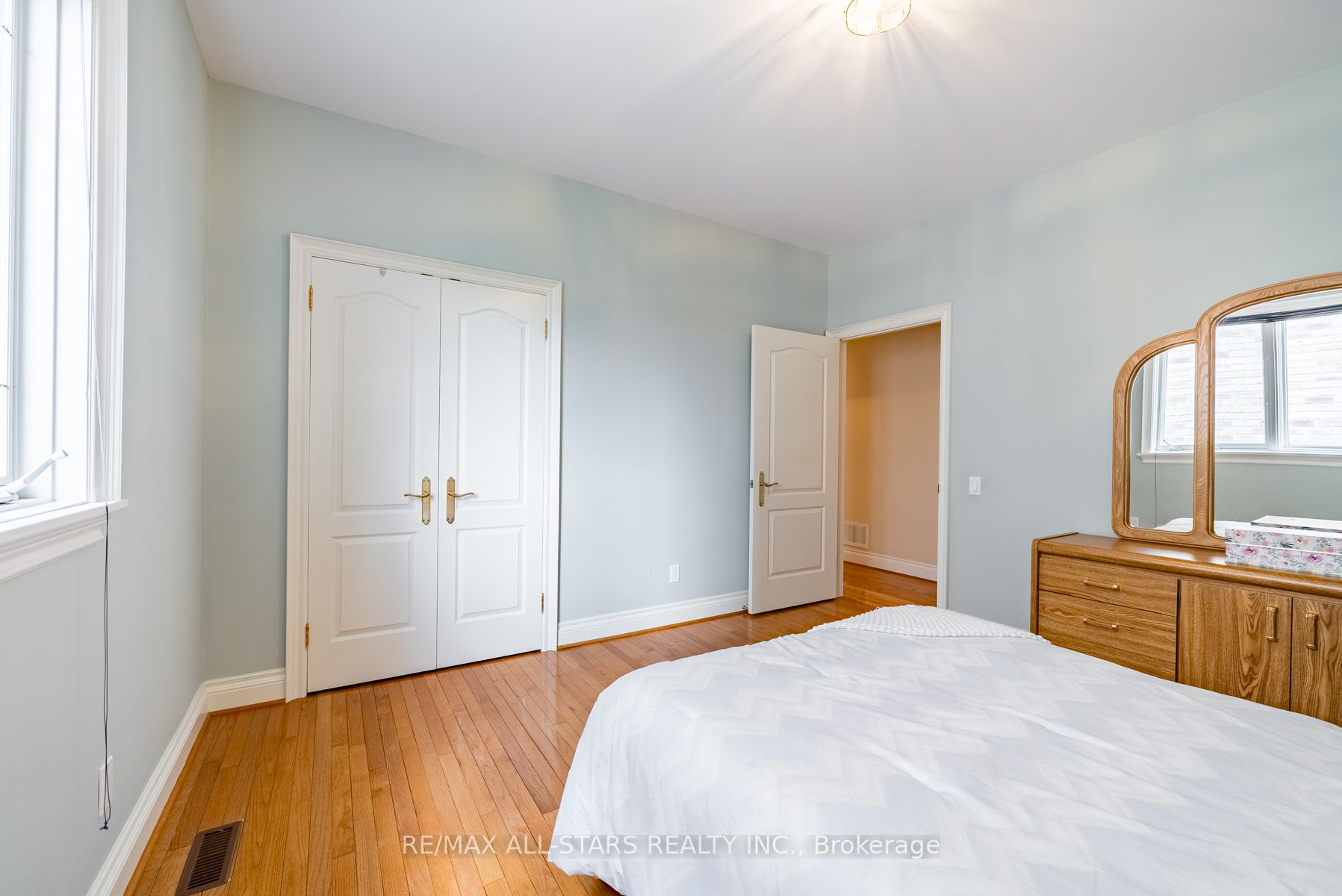 72A Oxford St
