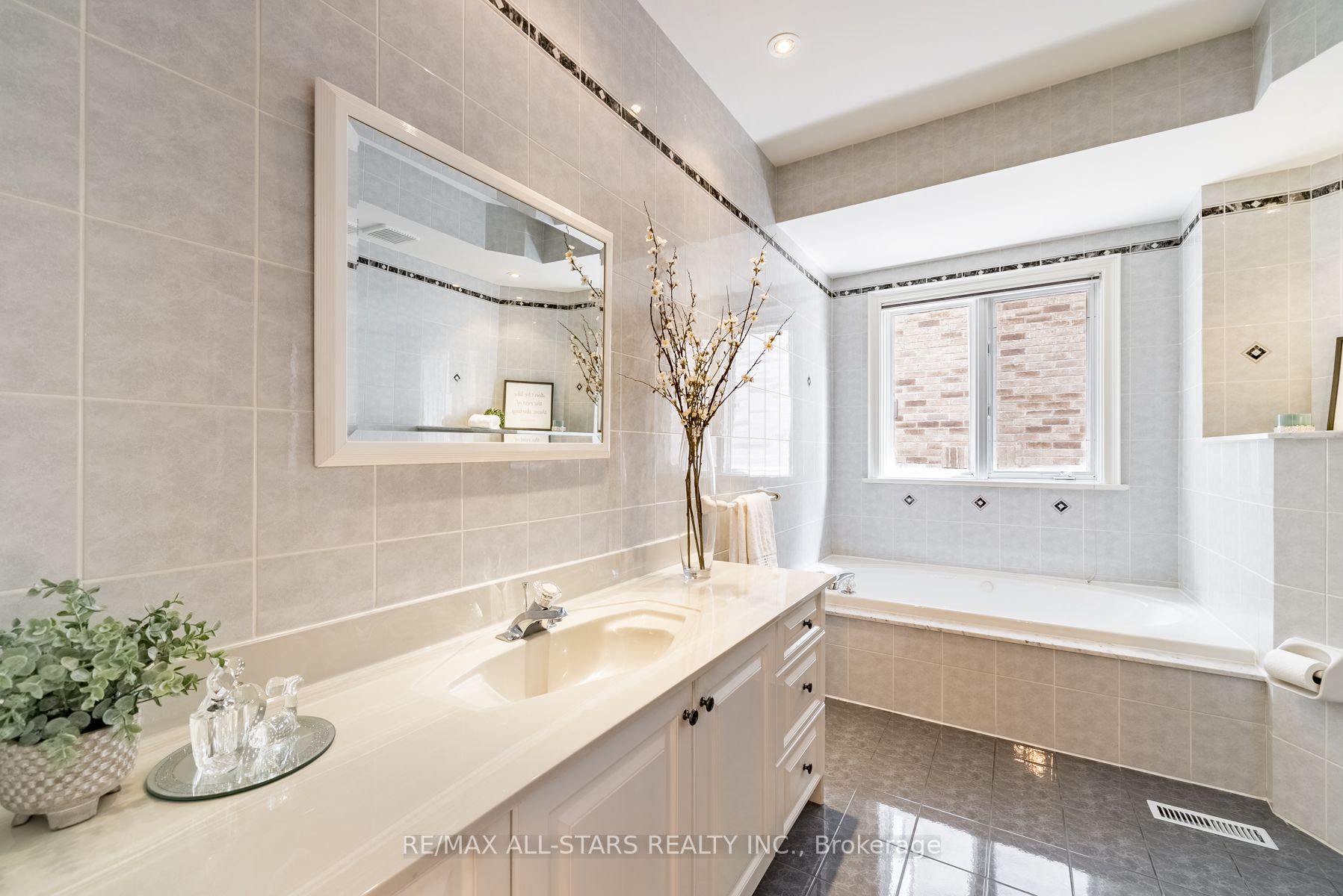 72A Oxford St